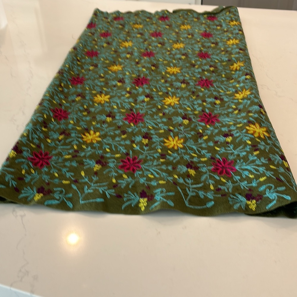 Idea plus scarf/wrap - Picture 2 of 3